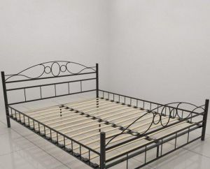 Predám kovovú manželskú posteľ 180x200 cm